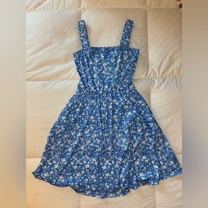 Women’s floral dress size small
